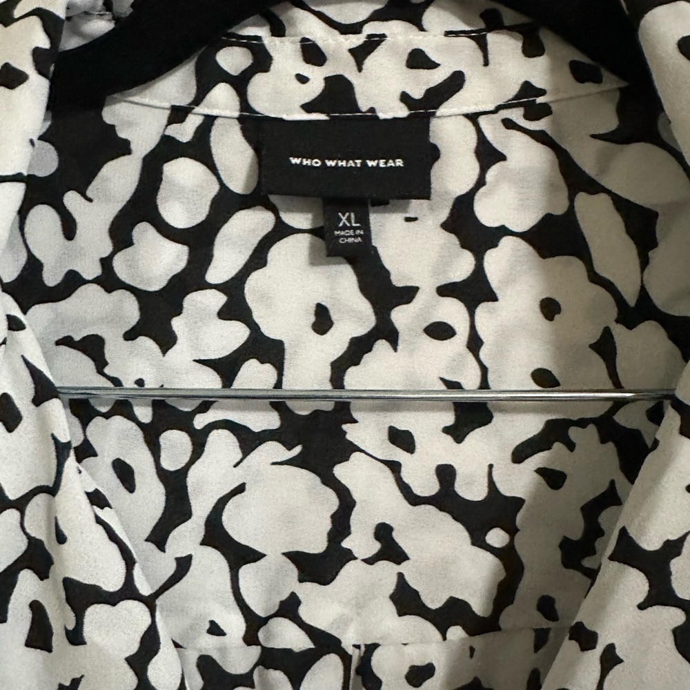 WHO WHAT WEAR Black & White Button Front Blouse Size: XL - Picture 3 of 3